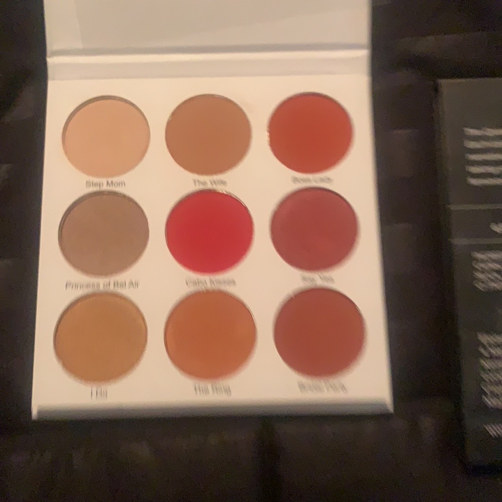 2 palette together swatched once - Picture 3 of 4